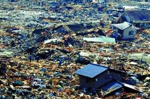 日本地震已致2100人死亡 2萬人下落不明
