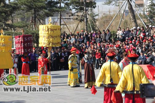 9點半在景區(qū)前廣場的演出
