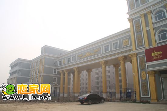 楓丹美廬小區(qū)入口處