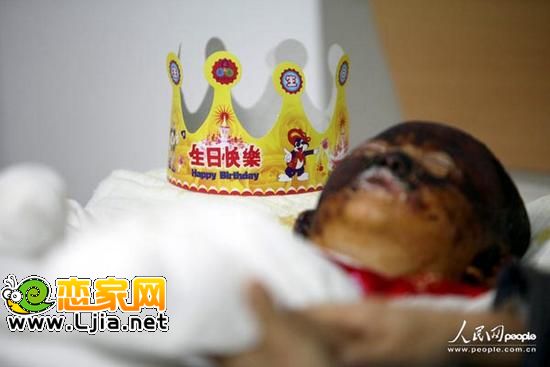 陜西寶雞，妞妞（化名）在病床上度過了自己的3歲生日