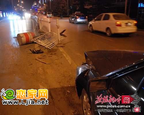 邢臺(tái)一國(guó)稅分局長(zhǎng)酒后駕公車撞斷護(hù)欄