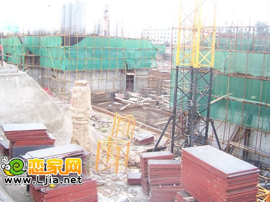 萬聚凱旋城施工現(xiàn)場
