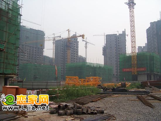楓丹白露施工現(xiàn)場（2011.8.23）