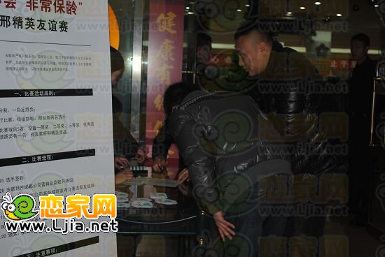 業(yè)主們進(jìn)行簽到