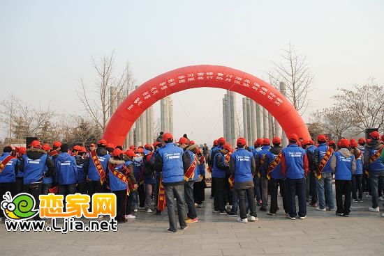 美的地產(chǎn)學習雷鋒善行活動