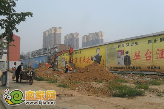 寶利花園工地正在清理圍擋