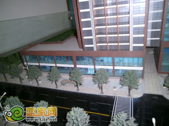 土山街上的6個(gè)底層商鋪
