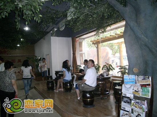 龍仕公園里客戶洽談區(qū)