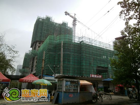 力天鳳凰城8#  已經(jīng)封頂