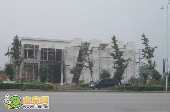 杰輝觀天下售樓部正在緊張施工中