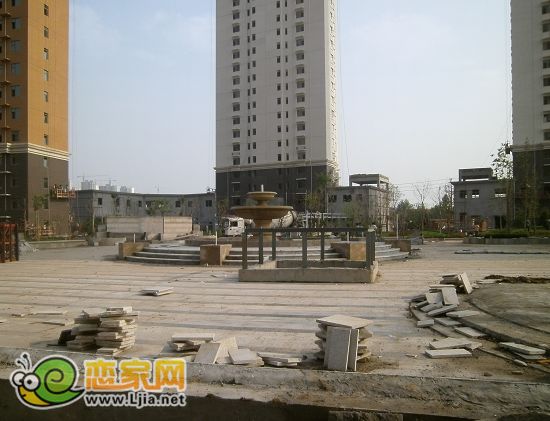 趙都新城2號地尚和園小區(qū)廣場