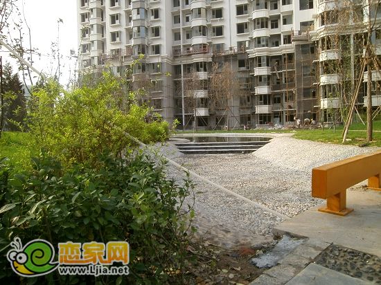 趙都新城5號地綠和園小區(qū)水景，還沒有蓄水哦