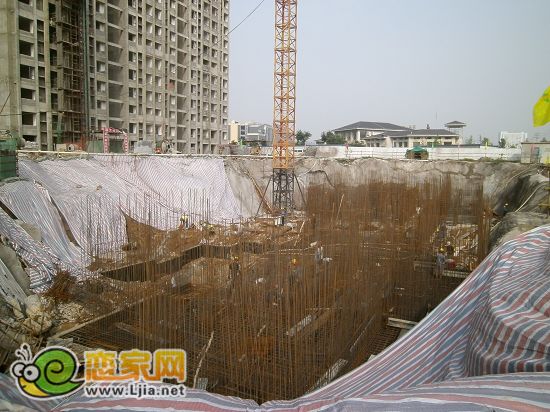 阿爾卡迪亞藍(lán)天城9#  正在做地下2層