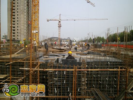 阿爾卡迪亞藍(lán)天城10#  已經(jīng)出地面