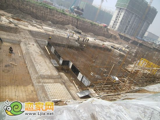 美的城10# 正在做地下