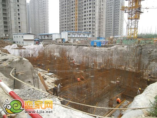 阿爾卡迪亞藍(lán)天城：14#正在做地下