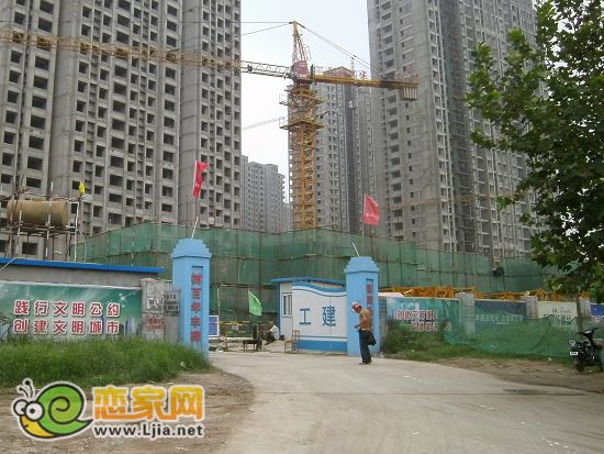 阿爾卡迪亞藍(lán)天城：工地大門