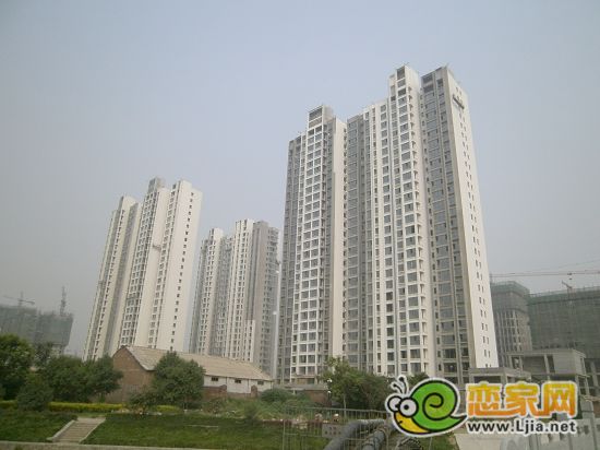 旺角花園工程進度：正在粉刷外立面