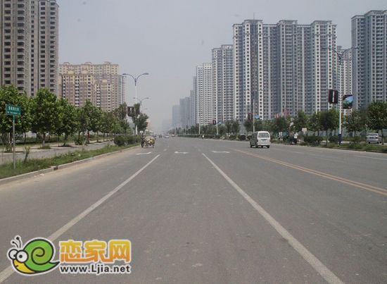 阿爾卡迪亞主要交通要道：浴新南大街
