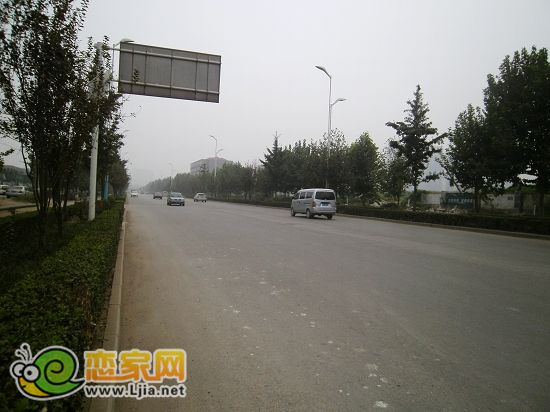 趙都新城交通要道：學院路