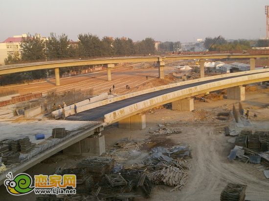 正在施工的南環(huán)高架橋