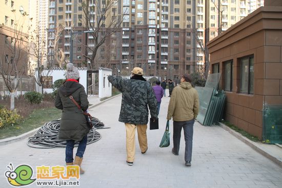 阿爾卡迪亞·碧水灣二批交房現(xiàn)場(chǎng)業(yè)主驗(yàn)房