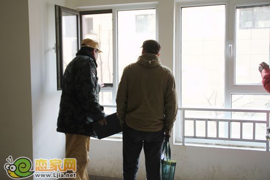 阿爾卡迪亞·碧水灣二批交房現(xiàn)場(chǎng)業(yè)主驗(yàn)房
