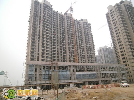  頤景藍灣全線封頂