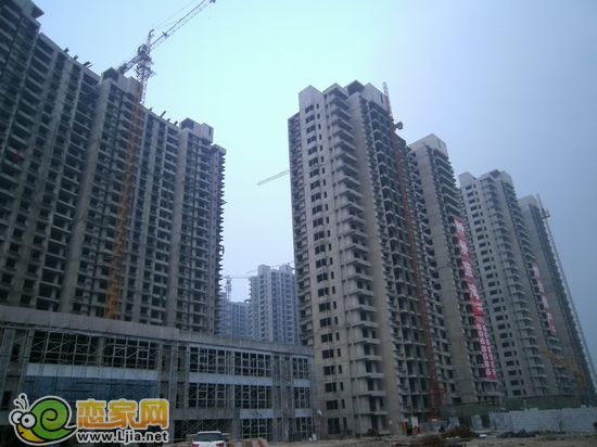  頤景藍灣全線封頂