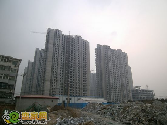  頤景藍灣全線封頂