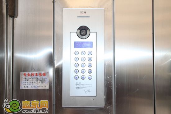 碧水灣單元入口門禁系統(tǒng)，保障業(yè)主生活安全