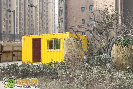 碧水灣小區(qū)內(nèi)安排臨時(shí)便利店，便利業(yè)主生活