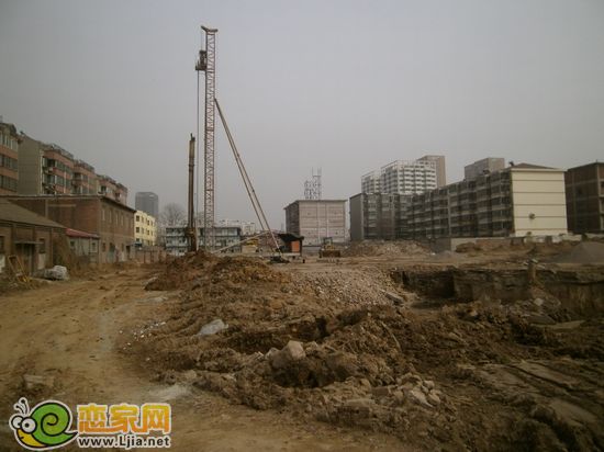財(cái)智天地工程正在打樁