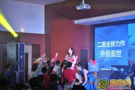 現(xiàn)場(chǎng)小朋友參與活動(dòng)節(jié)目非常踴躍