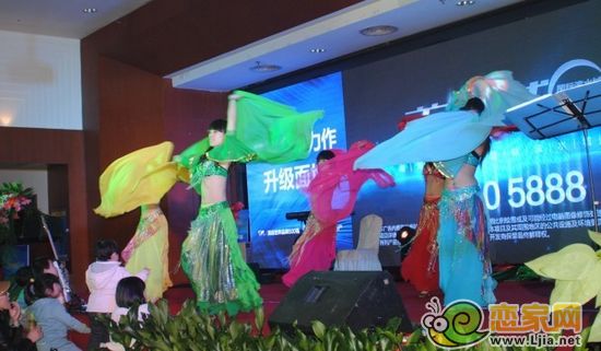 場(chǎng)場(chǎng)熱辣的肚皮舞表演