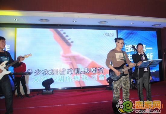 最后一場(chǎng)美的領(lǐng)導(dǎo)獻(xiàn)唱助興