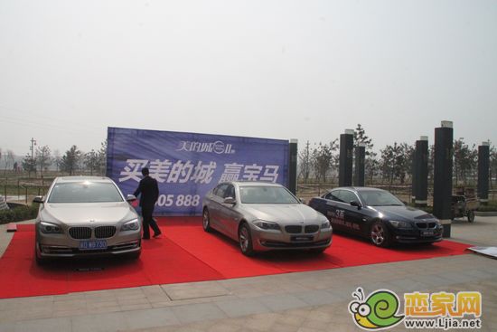 美的城寶馬車展現(xiàn)場