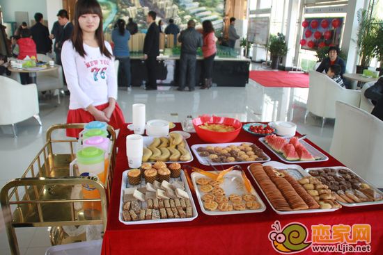 現(xiàn)代海棠灣冷餐會現(xiàn)場
