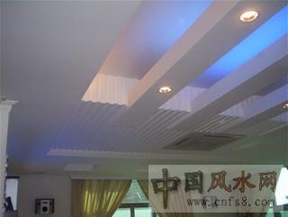 客廳天花傾斜易精神壓抑