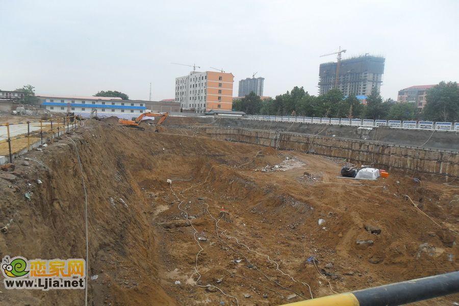 卓昱大廈施工現(xiàn)場（2011.6.25）
