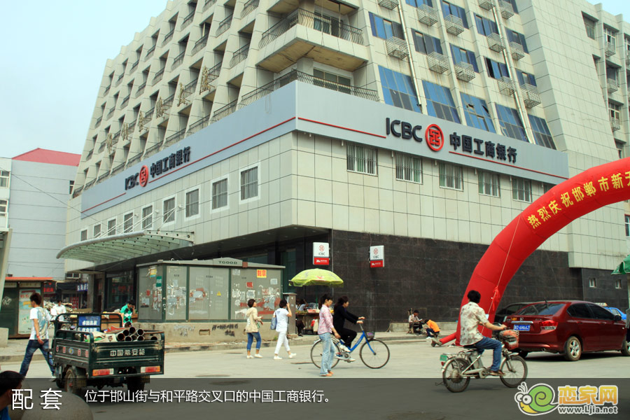 東方新天地對(duì)面的工商銀行