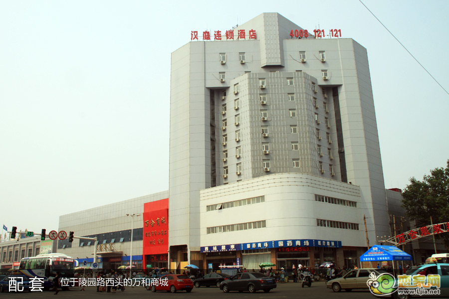 華信樂活錯對面的萬和服裝批發(fā)城及輕紡城近在咫尺