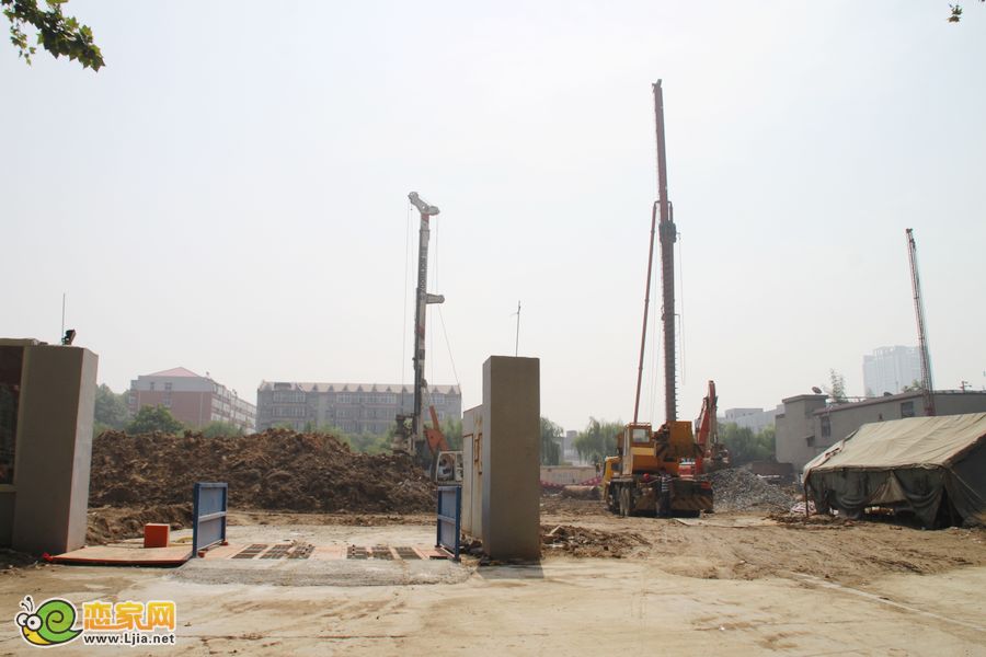 濱河世紀(jì)大廈已經(jīng)開始打樁（2012.07.01）