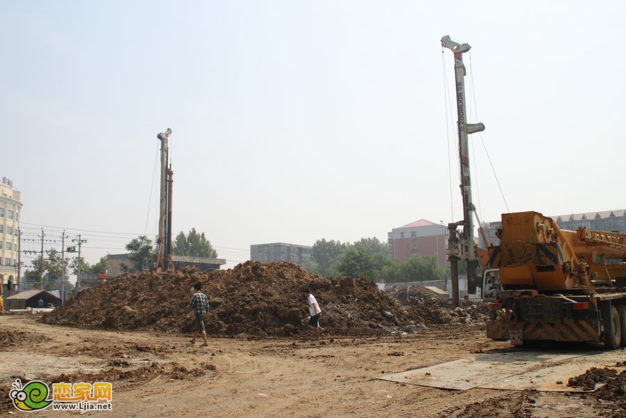 濱河世紀(jì)大廈已經(jīng)開始打樁（2012.07.01）