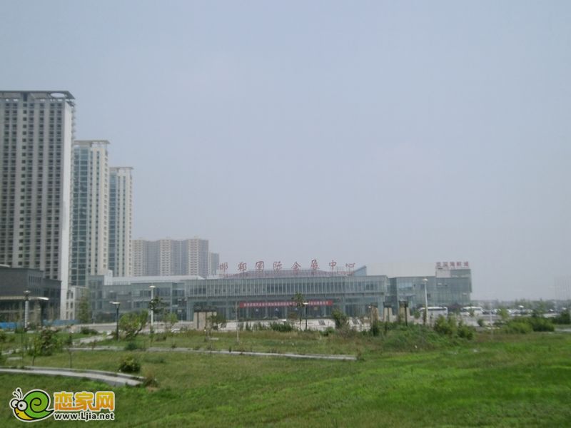現(xiàn)代華府南側(cè)國際會(huì)展中心