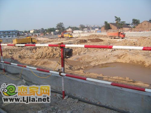 安聯(lián)水晶坊工地現(xiàn)場(chǎng)施工圖