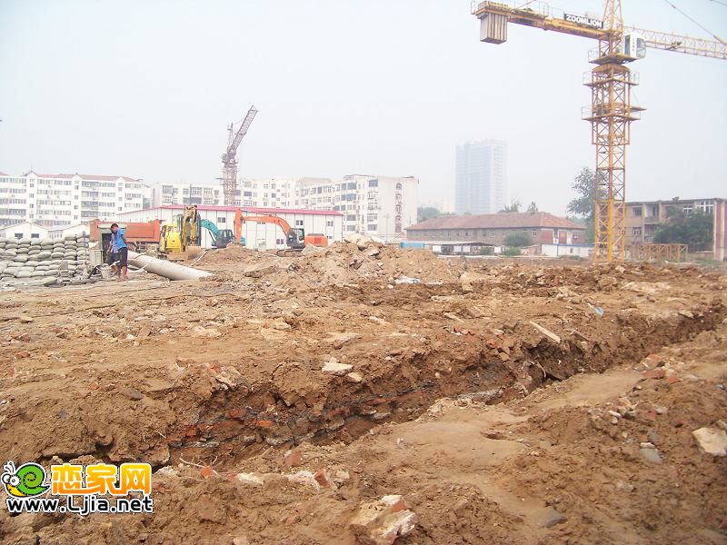 力天鳳凰城施工現(xiàn)場（2011.8.22）