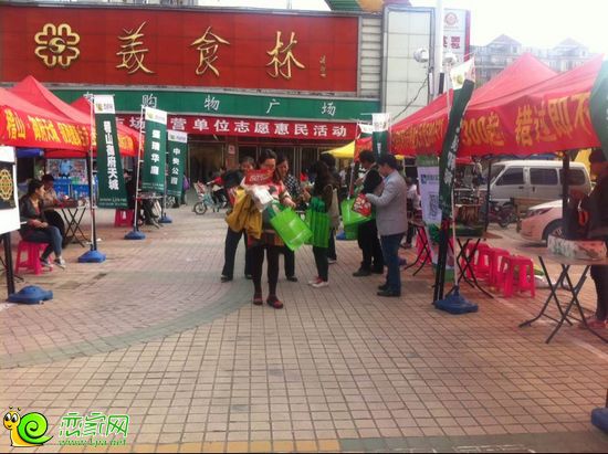 居民拿單頁了解項目情況