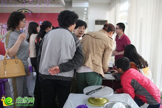 老業(yè)主等待做T恤