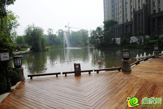 美的城一期園林實(shí)景